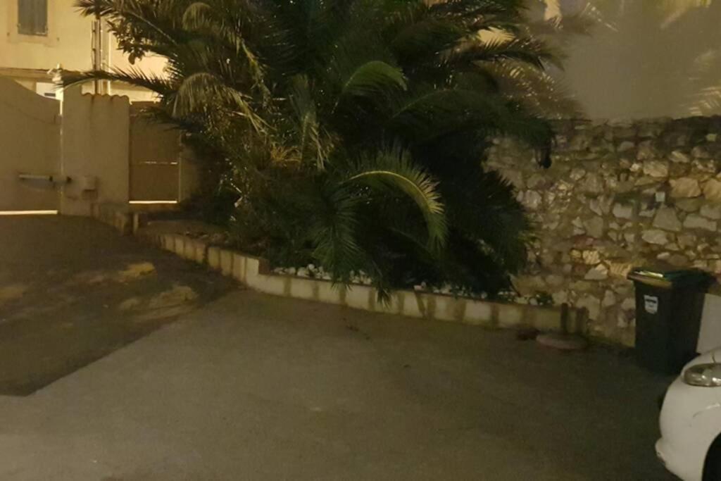 gite du stade Le cottage studio sur cour parking piscine Marseille Extérieur photo